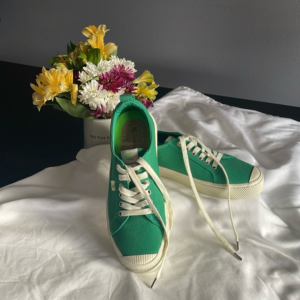 Cariuma Unisex OCA Low Sneakers Size M 8.5 W 10 Green EUC